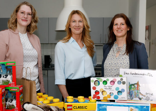 Gift handover at the Foundation House with “Neighbours by Dorint”